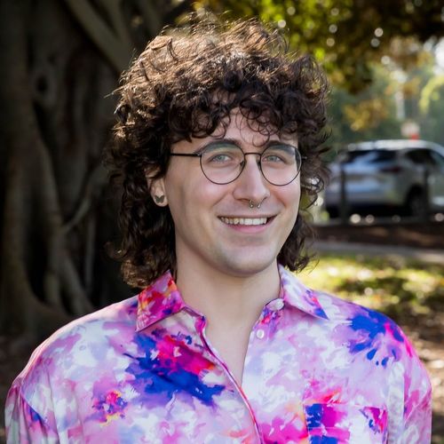 «Смешно дорого»: городской совет потратил почти 20 миллионов долларов на ящики для рассады