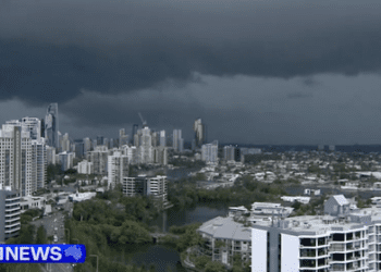 Сильные грозы обрушились на юго-восток Квинсленда. Сильные грозы обрушились на юго-восток Квинсленда.