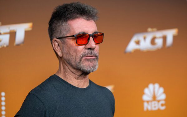 Саймон Коуэлл резко ответил на вопрос о попытках обвинить его в смерти Лиама Пейна Саймон Коуэлл резко ответил на вопрос о попытках обвинить его в смерти Лиама Пейна