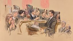 Верховный суд разрешил Трампу ограничить половые маркеры в паспортах для трансгендерных и небинарных американцев Верховный суд разрешил Трампу ограничить половые маркеры в паспортах для трансгендерных и небинарных американцев