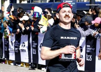 Опознан швейцарский турист, пытавшийся спасти свою девушку от акулы