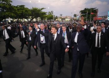 Тайская женщина найдена живой в гробу после того, как ее привезли на кремацию Тайская женщина найдена живой в гробу после того, как ее привезли на кремацию