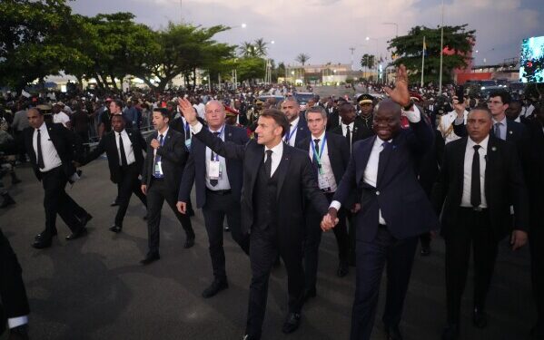 Тайская женщина найдена живой в гробу после того, как ее привезли на кремацию Тайская женщина найдена живой в гробу после того, как ее привезли на кремацию