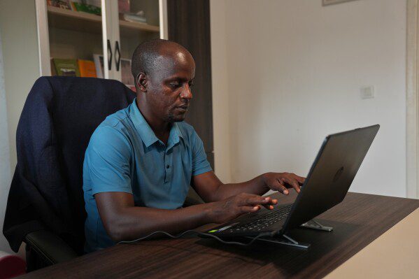 Тысячи африканцев вернулись домой благодаря программе ЕС. Многие говорят, что их бросили.