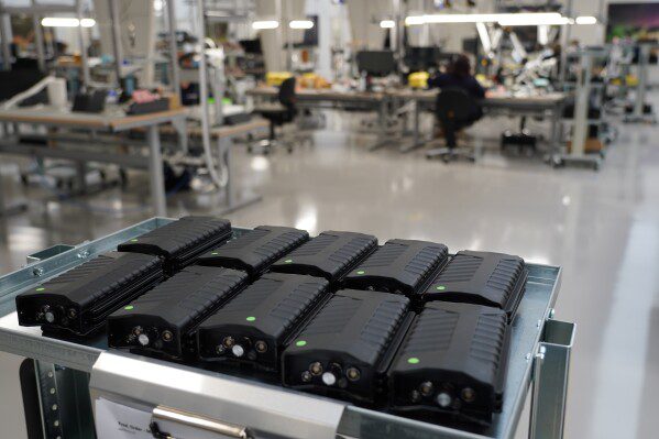 Тысячи африканцев вернулись домой благодаря программе ЕС. Многие говорят, что их бросили.