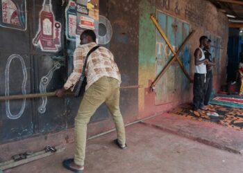 Тысячи африканцев вернулись домой благодаря программе ЕС. Многие говорят, что их бросили.