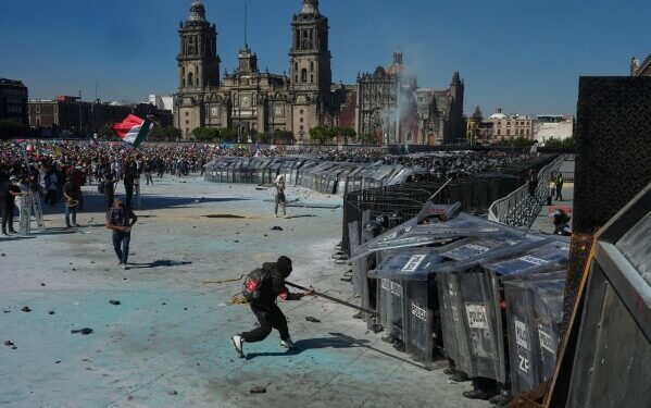 Тысячи людей протестуют против преступности и коррупции в Мехико: протесты «поколения Z» набирают обороты Тысячи людей протестуют против преступности и коррупции в Мехико: протесты «поколения Z» набирают обороты