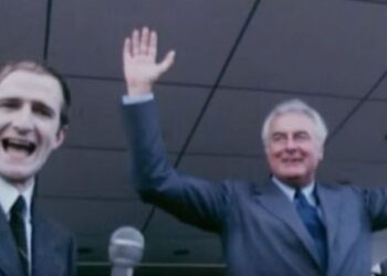 Этот день в истории — 11 ноября: самая неожиданная фигура появляется во время самого серьёзного политического кризиса в Австралии