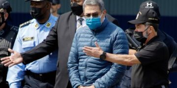 Лидер Тринидада отступает от своих слов и заявляет, что морские пехотинцы США находятся в стране и работают над радаром в аэропорту.