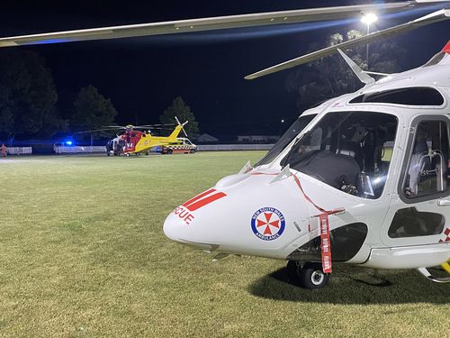Двое мужчин боролись за жизнь после того, как автомобиль врезался в толпу во время гонок на выживание