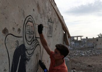 Тайфун Калмаеги унес жизни по меньшей мере 26 человек на Филиппинах, а выжившие оказались заблокированы на крышах и в автомобилях. Тайфун Калмаеги унес жизни по меньшей мере 26 человек на Филиппинах, а выжившие оказались заблокированы на крышах и в автомобилях.