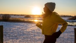 Хотите укрепить иммунитет во время праздников? Заведите себе привычку делать эти три вещи.