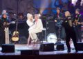 Посмотрите, как Долли Партон поёт для Портера Вагонера в Grand Ole Opry из «Opry 100: Лучшие песни страны»: эксклюзив