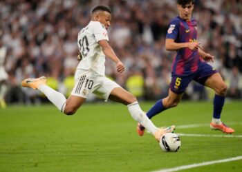 Восковая фигура Дианы в «платье мести» представлена в Париже спустя десятилетия после ее смерти в городе.