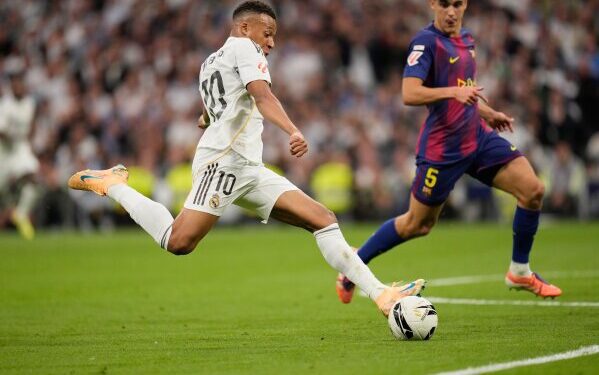 Восковая фигура Дианы в «платье мести» представлена в Париже спустя десятилетия после ее смерти в городе.