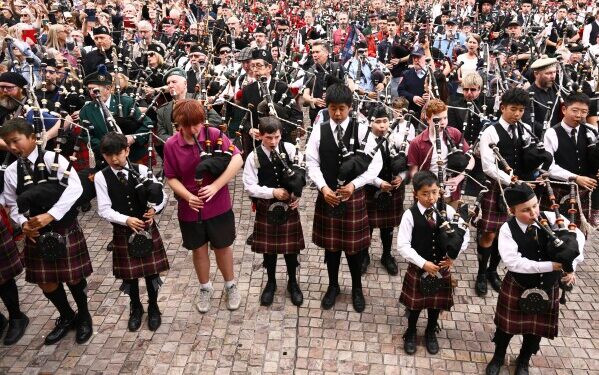 Женщины, разъезжающие по улицам Тегерана на мотоциклах, — последний признак перемен в иранском обществе. Женщины, разъезжающие по улицам Тегерана на мотоциклах, — последний признак перемен в иранском обществе.