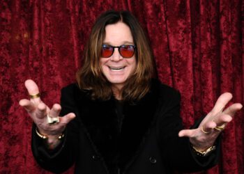 В альбом 2025 года «Sgt. Peppers» вошли кавер-версии песен ушедших из жизни знаменитостей, в том числе Оззи Осборна, Слая Стоуна, Брайана Уилсона, Роба Райнера, Эйса Фрейли, Д'Анджело и многих других. В альбом 2025 года «Sgt. Peppers» вошли кавер-версии песен ушедших из жизни знаменитостей, в том числе Оззи Осборна, Слая Стоуна, Брайана Уилсона, Роба Райнера, Эйса Фрейли, Д'Анджело и многих других.