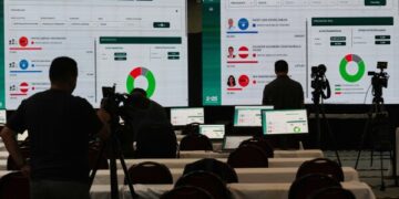 Иран заявил, что второй рейс депортированных иранских беженцев, на борту которого находились 55 человек, покинул США.