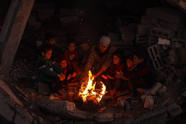 Промокшая палатка или разрушенные бомбардировками руины: этой зимой жителям Газы предстоит сделать мрачный выбор.