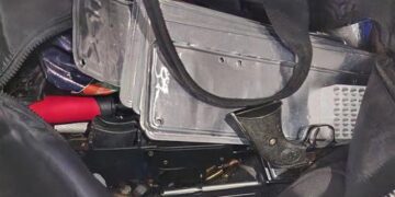 Группа предполагаемых наемных убийц арестована после того, как полиция остановила такси в западной части Сиднея.