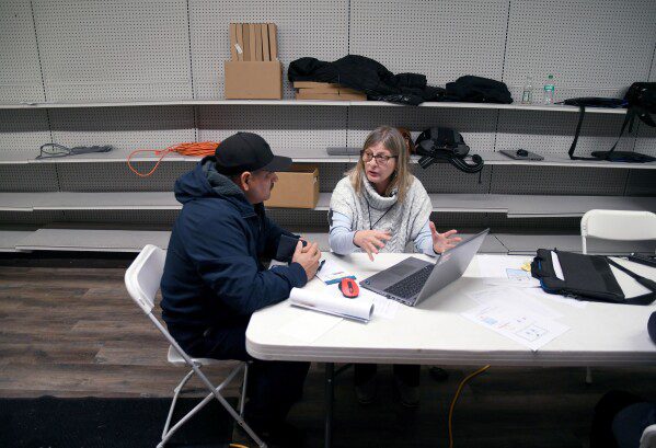 Американская мечта под угрозой: что происходит с небольшим городком в Небраске, когда 3200 рабочих теряют работу?