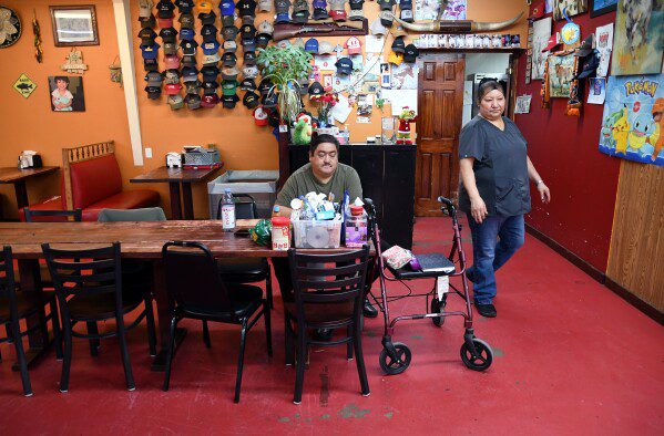 Американская мечта под угрозой: что происходит с небольшим городком в Небраске, когда 3200 рабочих теряют работу?