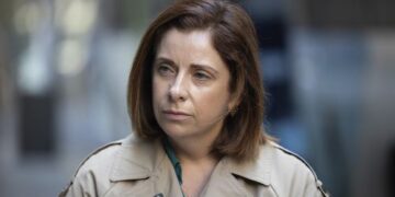 Аника Уэллс обращается в независимую организацию по надзору за расходами