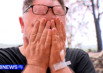 «Армагеддон»: семьи возвращаются в опустошение после лесного пожара в Кулевоне «Армагеддон»: семьи возвращаются в опустошение после лесного пожара в Кулевоне