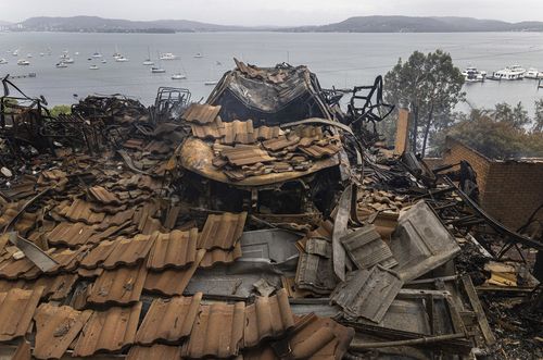 «Армагеддон»: семьи возвращаются в опустошение после лесного пожара в Кулевоне