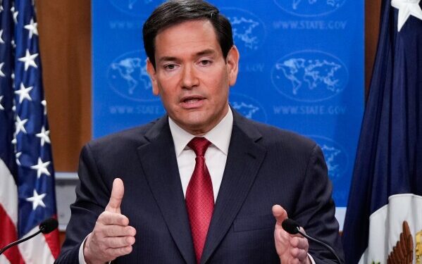 На ежегодной пресс-конференции Путина российский журналист сделал предложение своей девушке.