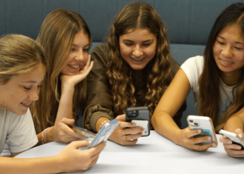 В Австралии сегодня вступил в силу запрет на социальные сети. Подростки говорят, что он уже не срабатывает. В Австралии сегодня вступил в силу запрет на социальные сети. Подростки говорят, что он уже не срабатывает.