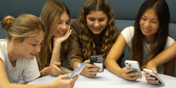 В Австралии сегодня вступил в силу запрет на социальные сети. Подростки говорят, что он уже не срабатывает.