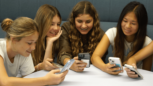 В Австралии сегодня вступил в силу запрет на социальные сети. Подростки говорят, что он уже не срабатывает. В Австралии сегодня вступил в силу запрет на социальные сети. Подростки говорят, что он уже не срабатывает.