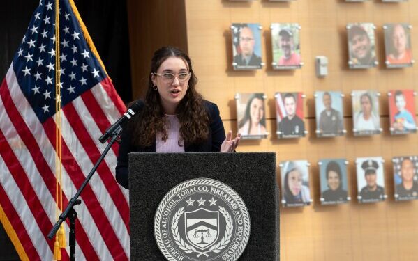 Власти заявляют, что отпустят подозреваемого, задержанного в связи со стрельбой в Брауновском университете. Власти заявляют, что отпустят подозреваемого, задержанного в связи со стрельбой в Брауновском университете.