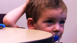 Дети в возрасте от 7 месяцев теперь имеют доступ к «трансформирующим» кохлеарным имплантатам