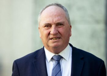 Барнаби Джойс подтверждает переход в партию «Единая нация» после нескольких недель спекуляций Барнаби Джойс подтверждает переход в партию «Единая нация» после нескольких недель спекуляций