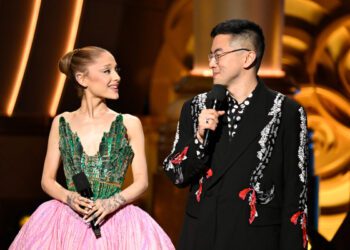 Боуэн Янг рассказал, чему Ариана Гранде научила его «преодолеть трудности» во время съемок фильма «Злая ведьма». Боуэн Янг рассказал, чему Ариана Гранде научила его «преодолеть трудности» во время съемок фильма «Злая ведьма».