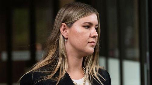 Бриттани Хиггинс разорена бывшим сенатором от Либеральной партии после проигрыша в деле о клевете. Бриттани Хиггинс разорена бывшим сенатором от Либеральной партии после проигрыша в деле о клевете.