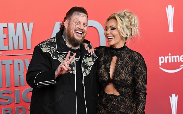 Банни Ксо рассказала о беззаботных развлечениях, которыми занималась Джелли Ролл, пока ее не было 12 часов. Банни Ксо рассказала о беззаботных развлечениях, которыми занималась Джелли Ролл, пока ее не было 12 часов.