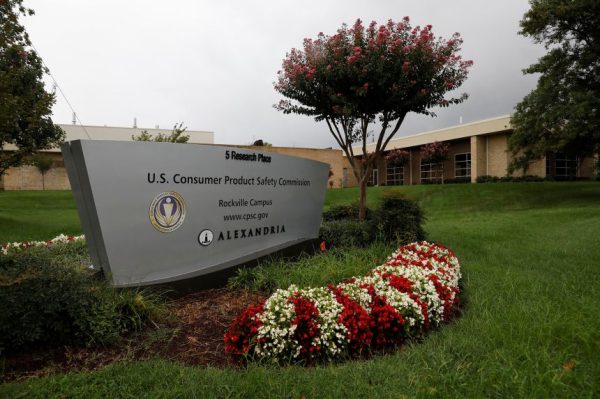 Покупателям следует быть осторожными: опасные товары могут оставаться на полках магазинов, несмотря на отзыв продукции.