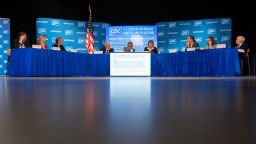 Центр по контролю и профилактике заболеваний (CDC) принял рекомендацию консультантов против всеобщей вакцинации младенцев против гепатита B.