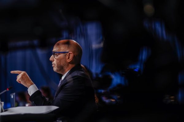 Консультанты Центра по контролю и профилактике заболеваний (CDC) голосуют против всеобщей вакцинации детей от гепатита В. По словам критиков, это «усугубляет заболевание Америки».