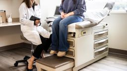 Теперь скрининг на рак шейки матки стал проще. Врач объясняет, почему это изменение важно. Теперь скрининг на рак шейки матки стал проще. Врач объясняет, почему это изменение важно.