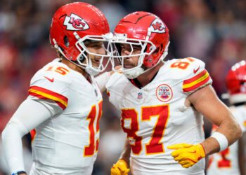 «Канзас Чифс» объявили о переезде из Миссури в другой штат после того, как законодатели Канзаса одобрили проект строительства нового крытого стадиона.