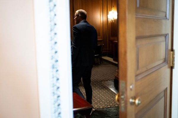 Конгресс покидает город до 2026 года, позволив расширенным налоговым льготам по программе Obamacare истечь через две недели.