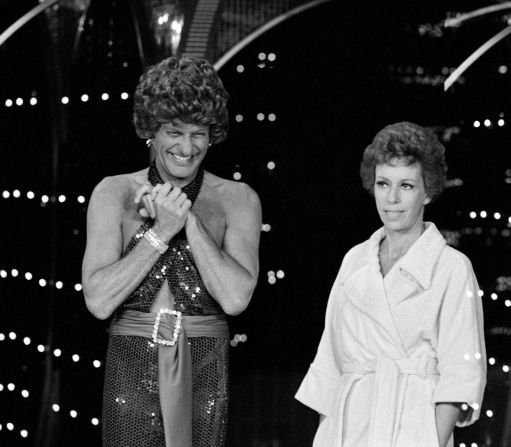 Дику Ван Дайку исполняется 100 лет. Вот чем он занимался в последнее время.