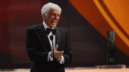 Дику Ван Дайку исполняется 100 лет. Вот чем он занимался в последнее время.