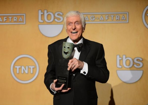 Дику Ван Дайку исполняется 100 лет. Вот чем он занимался в последнее время.