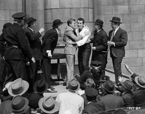 Дику Ван Дайку исполняется 100 лет. Вот чем он занимался в последнее время.