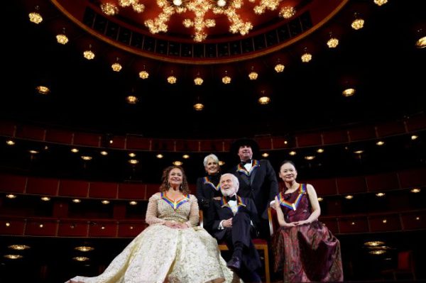 Дику Ван Дайку исполняется 100 лет. Вот чем он занимался в последнее время.